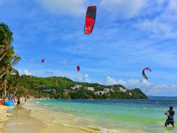philippines-boracay-island-bulabog-beach-kitesurfing
