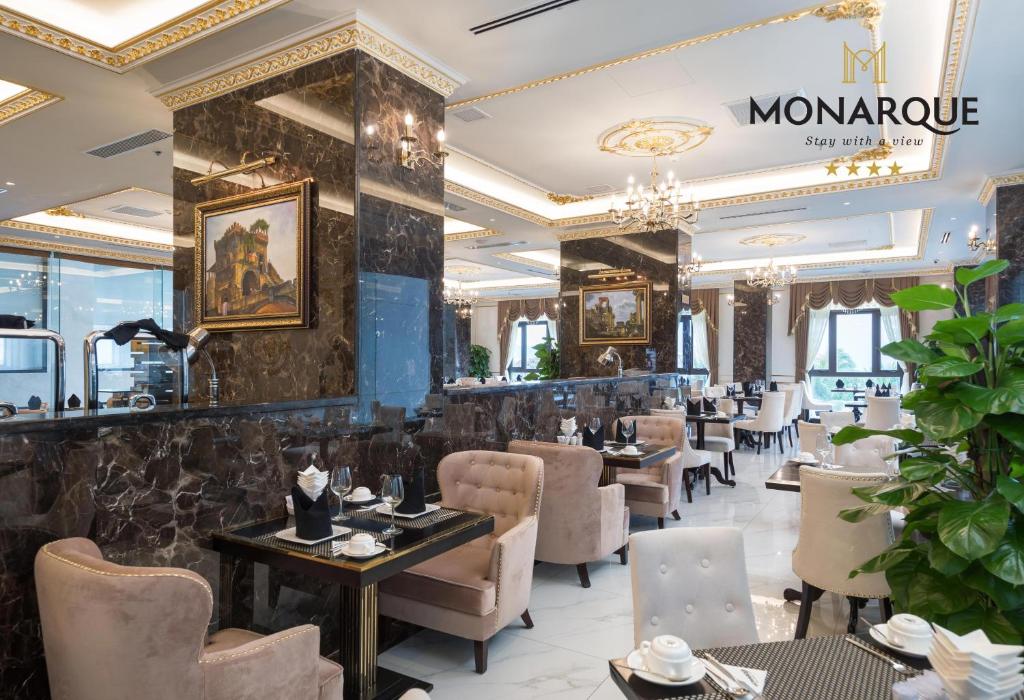 Monarque Hotel Danang 9